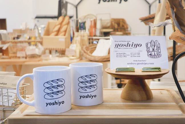 マグカップと什器の展示例